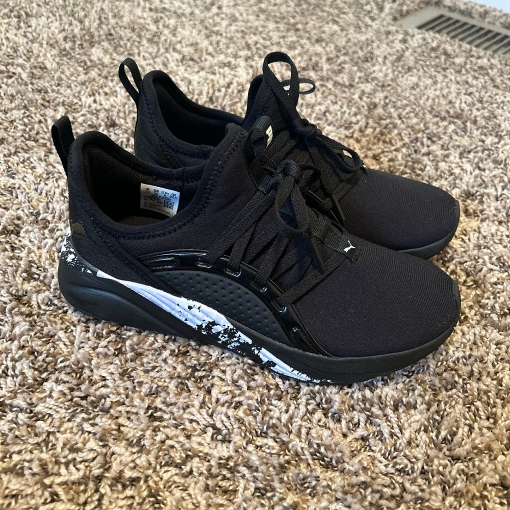 Women’s Puma Sophia Softride Shoes size 6